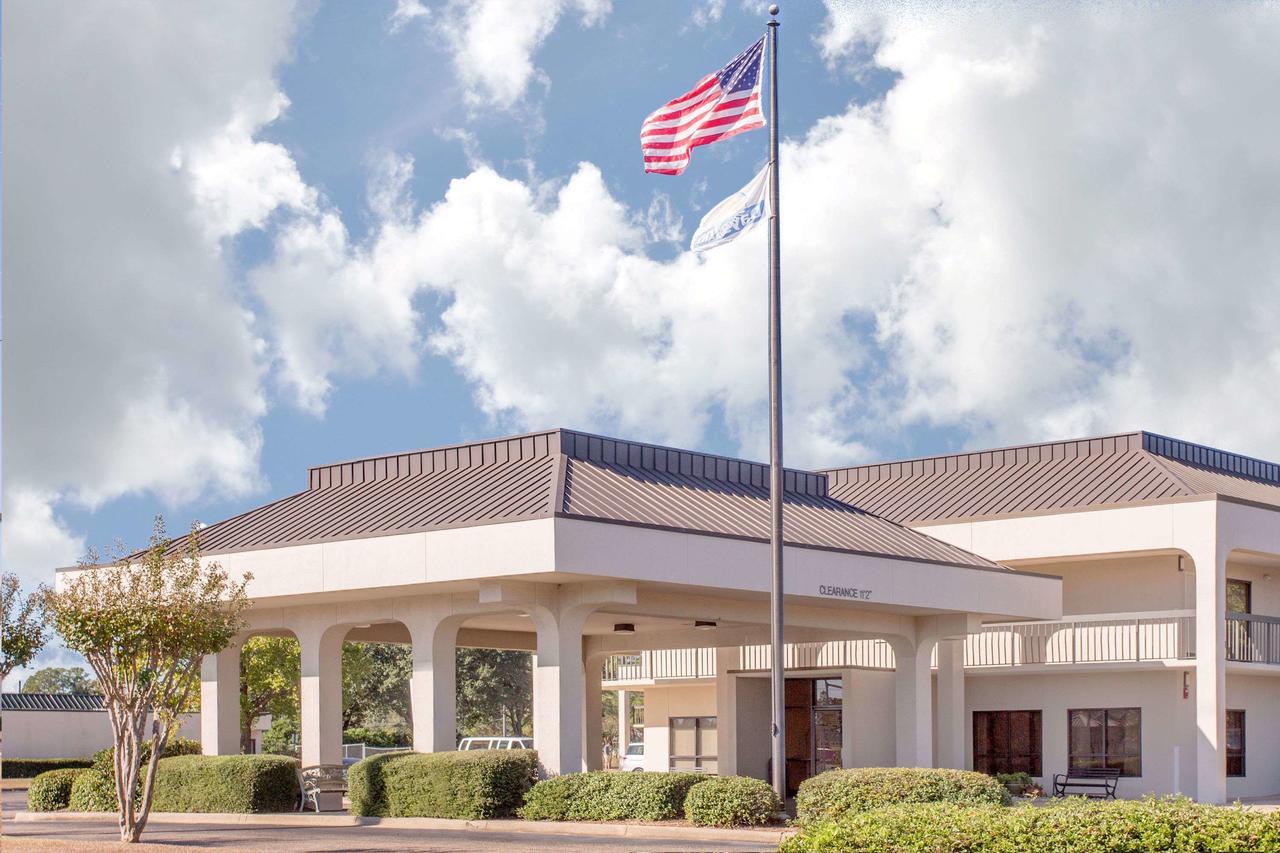 Days Inn By Wyndham Dothan Exterior foto
