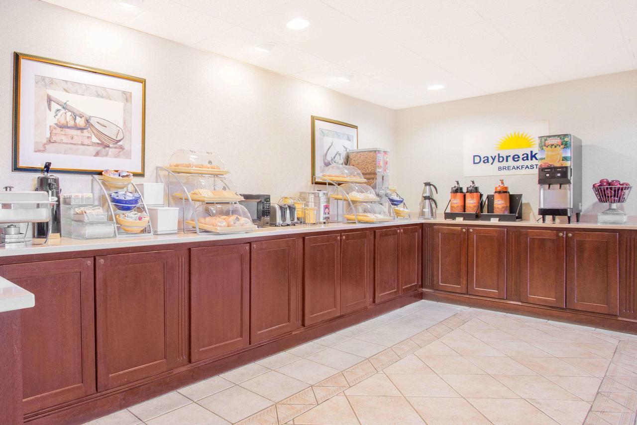 Days Inn By Wyndham Dothan Exterior foto